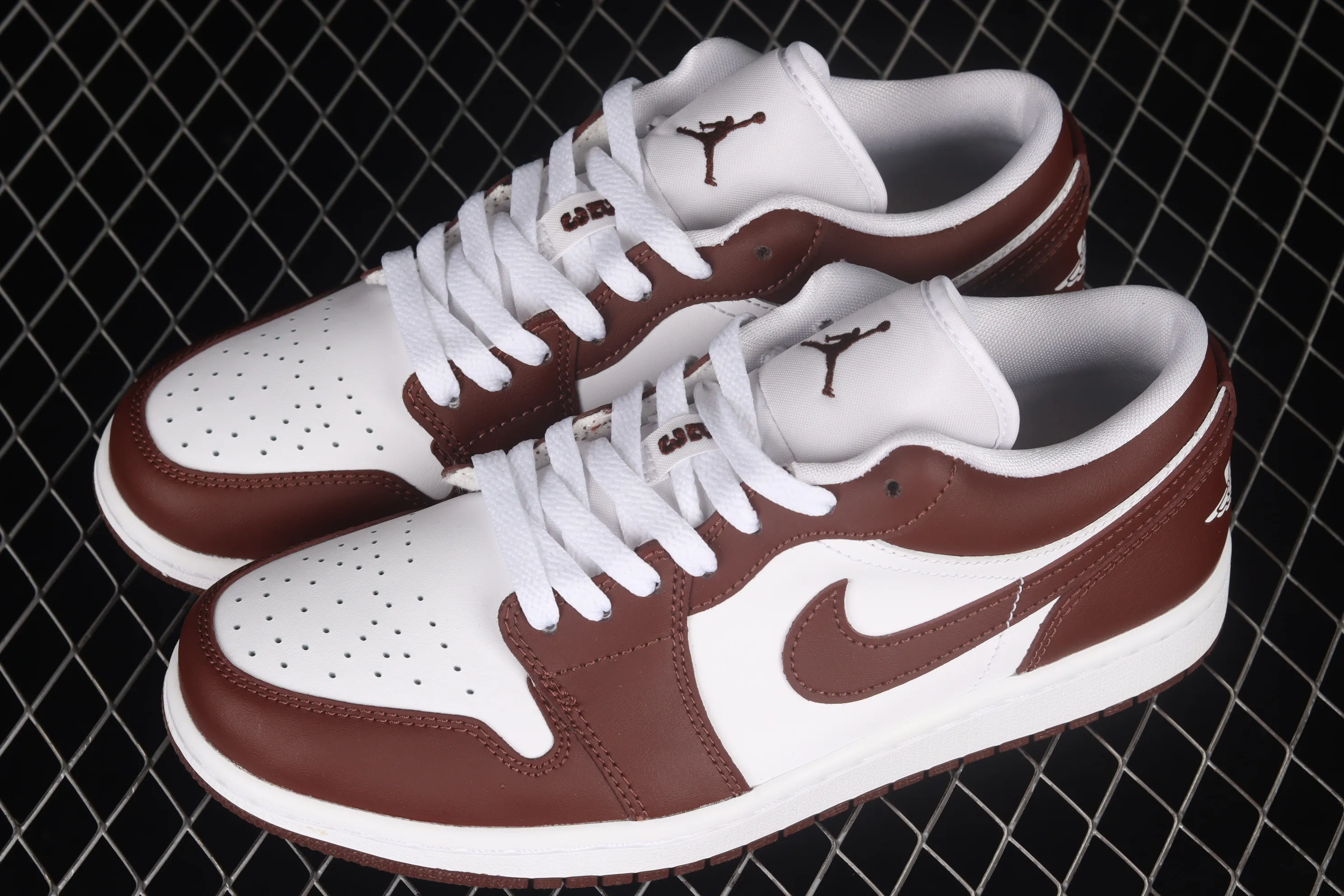 All categories Air Jordan Jordan series basketball shoes Air Jordan 1 Low G version pure original Air Jordan 1 Low AJ1 Joe 1 wine red and white low-top basketball shoes DC0774-116